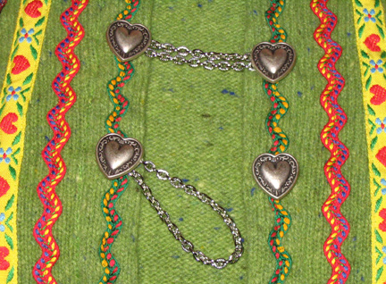 button and chain loop